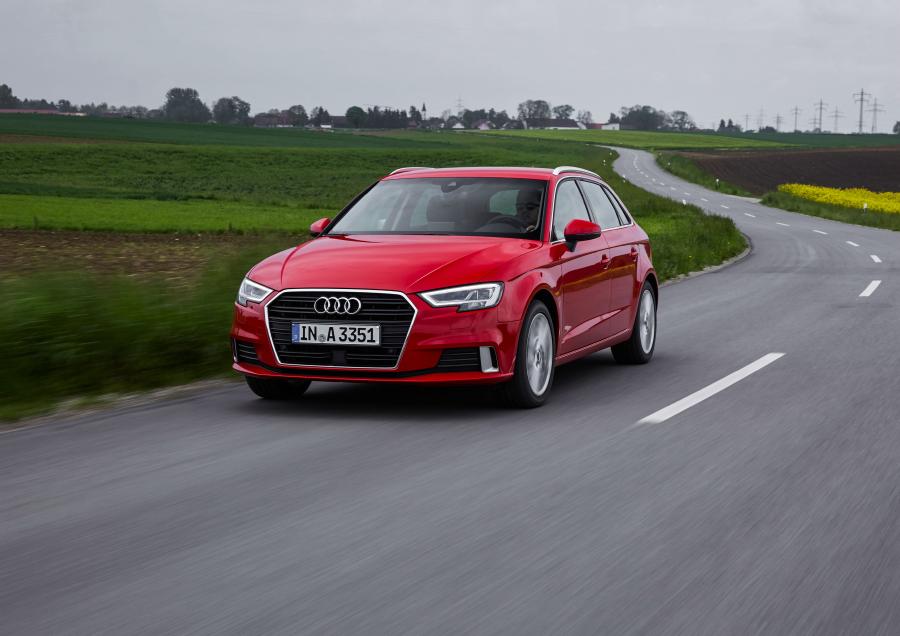  Audi A3 Sportback 2.0 TFSI (8V) 2016 года  (WW) (фото 3 из 19)